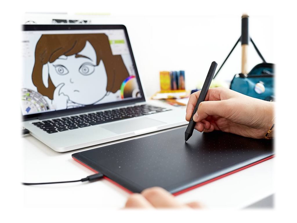 Wacom One by Wacom - Digitalizador - tamaño mediano - diestro y zurdo - 21.6 x 13.5 cm - electromagnético - cableado - USB - negro, rojo